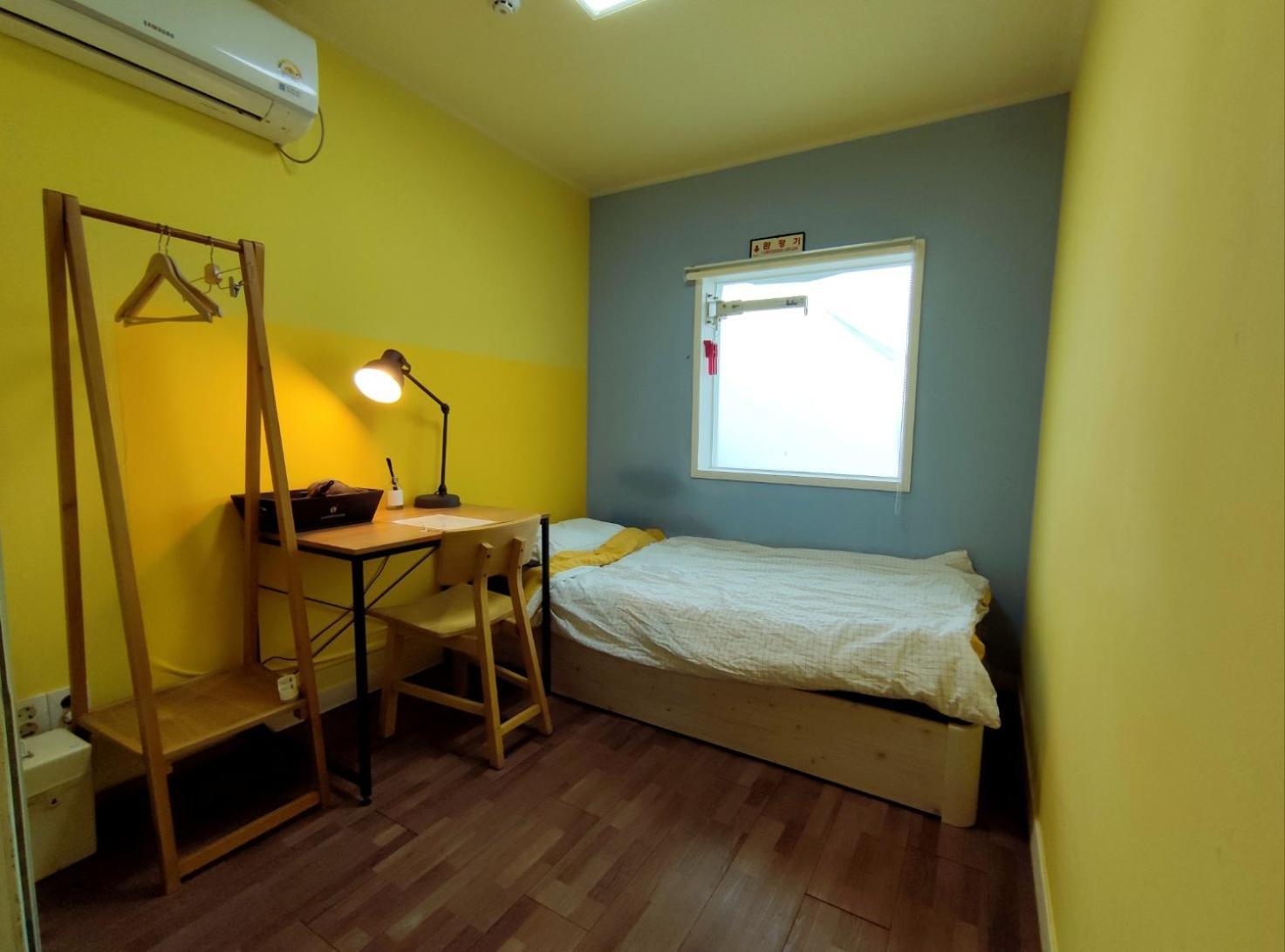 24 Guesthouse Sinchon Avenue Сеул Экстерьер фото